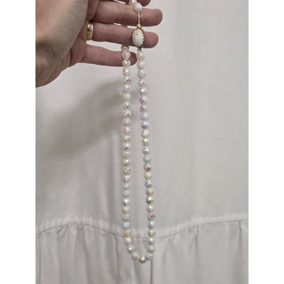 Vtg White Aurora Borealis AB Faceted Glass Bead Necklace Decorative Box Clasp - Picture 8 of 14